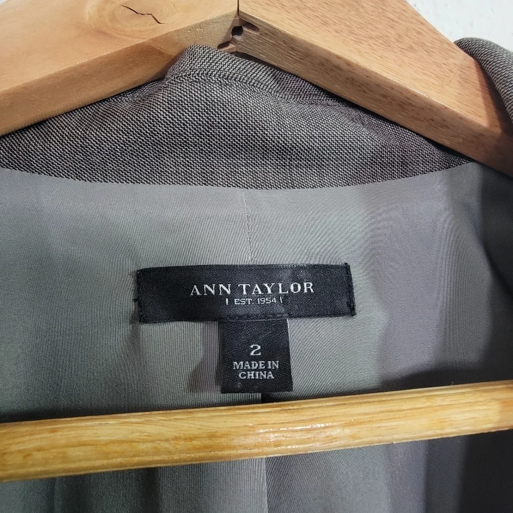 Ann Taylor Virgin Wool Stretch Asymmetrical One-Button Blazer sz 2 Tan Gray